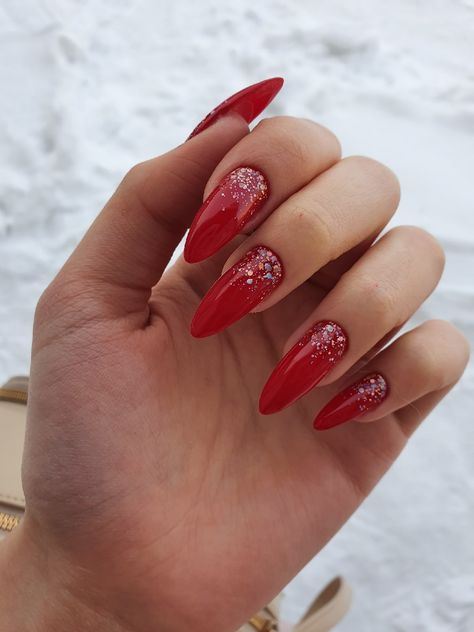 Dark Red Nail Art, Red Nail Art Ideas, Dark Red Shades, Nail Art Dark, Red Almond Nails, Red And Silver Nails, Almond Nails Red, Red Almond, Acrylic Nails Almond Shape