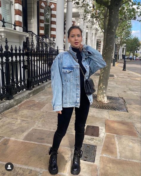 Naomi Genes, Oversized Denim Jacket Outfit, Outfit Botas, Jacket Outfit Women, Denim Jacket Outfit, Breaking In, New Boots, Outfit Jeans, Urban Lifestyle