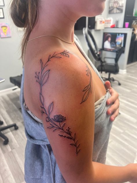 Femine Tattoo Upper Arm, Upper Back To Shoulder Tattoo, Uncommon Flower Tattoos, Around The Shoulder Tattoos For Women, Wrap Around Vines Tattoo, Daffodil Chest Tattoo, Flower Wrap Around Tattoo Design, Wrap Forearm Tattoo Women, Floral Wrap Around Tattoo Upper Arm