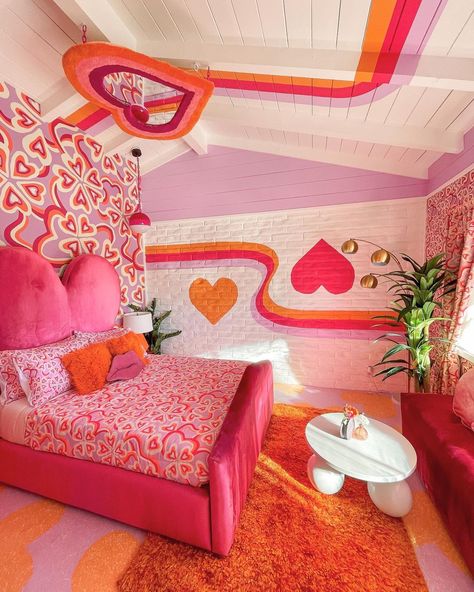 A very retro valentines 💗 Forever one of my fav designs @trixiemotel ✨ | Instagram Dani Dazey Interiors, Funky Room Ideas Bedrooms, Pink Disco Bedroom, Trixie Motel Rooms, Fashion Bedroom Ideas, Groovy Bedroom Aesthetic, Disco Bedroom, Eccentric Bedroom, Barbie Hotel