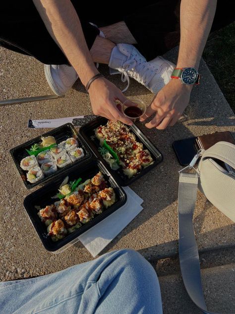 Sushi Picnic Date Aesthetic, Date Ideas For New Couples Aesthetic, Expensive Date Aesthetic, First Date Astetic, Park Dates Aesthetic, Teenage Date Ideas Aesthetic, Sushi Picnic Aesthetic, Couples Date Aesthetic, Dating Aethstetic