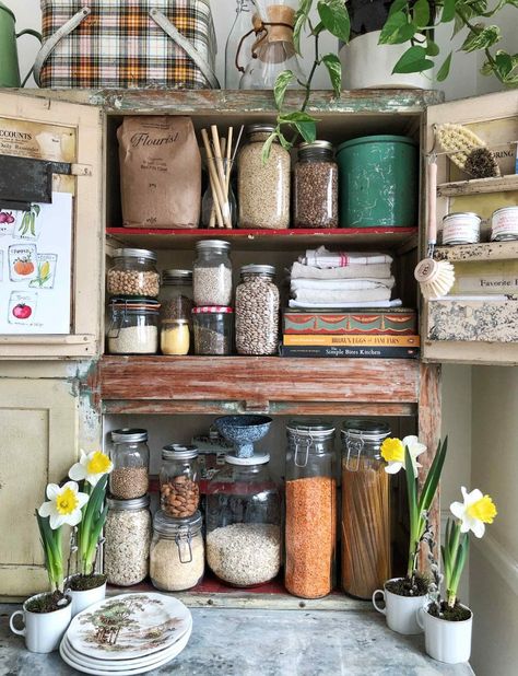 How to Move Towards a Zero-Waste Kitchen | Simple Bites Waste Free Living, Environmentally Friendly Living, Eco Kitchen, Zero Waste Kitchen, Sustainable Kitchen, Eco Friendly Kitchen, Zero Waste Living, Zero Waste Lifestyle, Eco Living