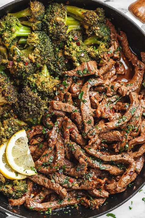 Lemon Garlic Butter Steak with Broccoli Skillet Lemon Garlic Butter Steak, Steak With Broccoli, Broccoli Skillet, Steak Strips, Steak And Broccoli, Butter Steak, Garlic Butter Steak, Makanan Diet, Health Dinner