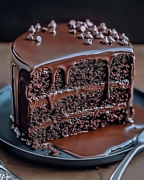 Super Moist Chocolate Cake with Chocolate Ganache Super Rich Chocolate Cake, Super Chocolate Cake, 3 Layer Chocolate Cake, Chocolate Moist Cake, Dip Appetizers, Moist Chocolate Cake Recipe, Chocolate Cake With Chocolate Ganache, Chocolates Cakes, Super Moist Chocolate Cake