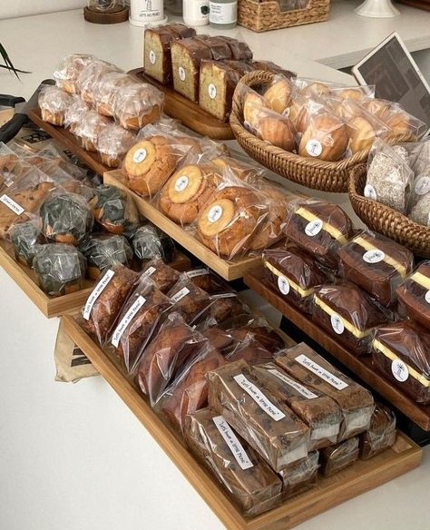 Bakery Cookies Display, Cookie Display Ideas, Cafe Packaging, Bake Sale Displays, Bake Sale Packaging, Cake Stall, Pastry Display, Home Bakery Business, Bakery Shop Design