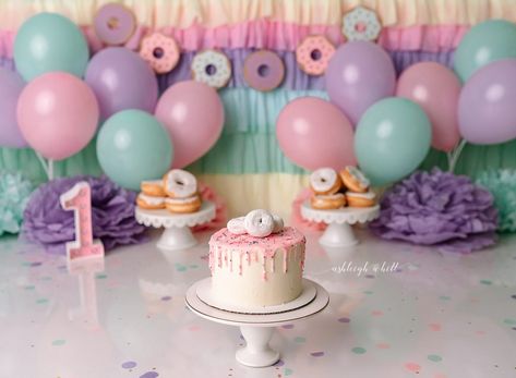 Donut Cake Smash, Cake Smash Girl, Cake Smash Theme, Donut Themed Birthday Party, Donut Cake, 1st Birthday Party For Girls, Smash Cake Girl, Donut Birthday Parties, First Birthday Pictures