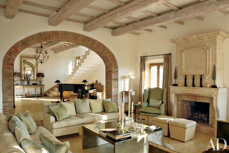 Restored Farmhouse at the western edge of Umbria | Italian House Room Inspiration | Architectural Digest Rustic Italian Villa, Italian Villa Interior, Rustic Italian Decor, Italian Style Home, Rustic Italian Home, Italian Living Room, Design Grill, Italian Home Decor, Italian Farmhouse