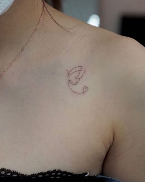 𝐄𝐄 on Instagram: “. butterfly ✨” Self Tattoo, Collarbone Tattoos, Fingerprint Tattoos, Mirror Tattoos, Clavicle Tattoo, Small Back Tattoos, Collarbone Tattoo, Healing Tattoo, Small Hand Tattoos