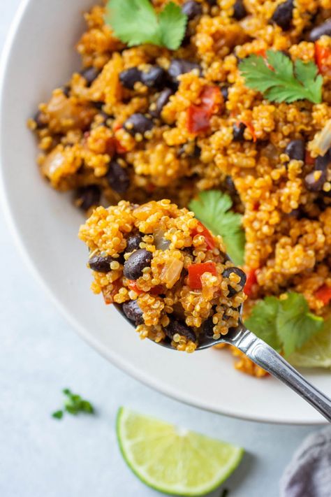 Black Bean And Quinoa Recipes, Quinoa With Black Beans, Spanish Style Quinoa, Southwest Quinoa Recipes, Mexican Style Quinoa, Quinoa Beans Recipes, Blended Quinoa, Southwest Side Dishes, Quinoa And Beans Recipes