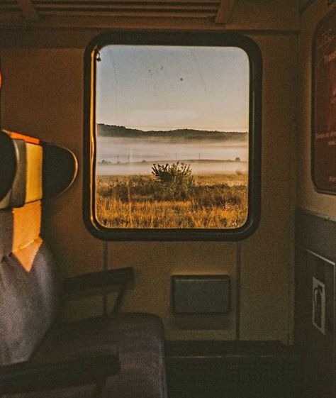 Train Window, Cheap Date Ideas, Fotografi Vintage, Trainspotting, Emotional Photography, Scenic Landscape, Photoshop Lightroom, Aesthetic Vintage, Pic Ideas