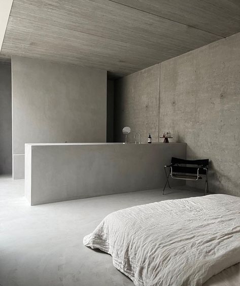 Brutalism Interior, Brutalist Interior, Concrete Interiors, Minimalist Room, Minimalism Interior, Living Room Colors, Brutalism, Design Minimalista, Apartment Interior