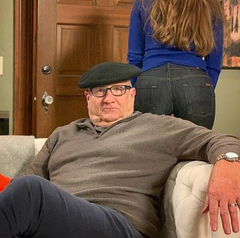 Modern Family Widgets, Modern Family Icons, Modern Family Desktop Wallpaper, Gloria And Phil Modern Family, Jay Pritchett, Funny Modern Family Pics, Modern Family Cast, Cast Modern Family, Modern Family Memes