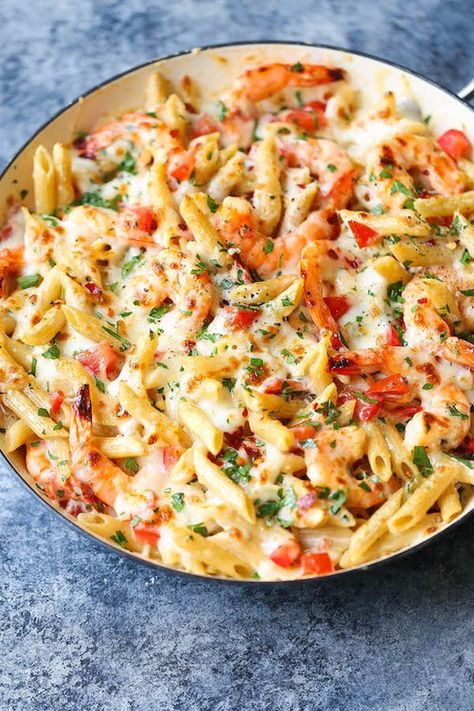 Low Calorie Pasta Recipes, Pasta Bake Recipes, Seafood Pasta Bake, Creamy Seafood Pasta, Alfredo Pasta Bake, Low Calorie Pasta, Shrimp Alfredo Pasta, Creamy Seafood, Pasta Calories