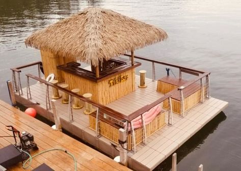 Tiki Bar Boat, Diy Tiki Bar, Floating Tiki Bar, Pontoon Boat Party, Tropisk Fest, Floating Bar, Boat Bar, Party Barge, Lake Fun