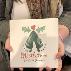 Baby First Christmas Tree, Baby Christmas Crafts, Baby Footprint Art, Christmas Baby Pictures, First Christmas Tree, Footprint Keepsake, Grandpa Christmas, Baby Art Projects, Footprint Crafts