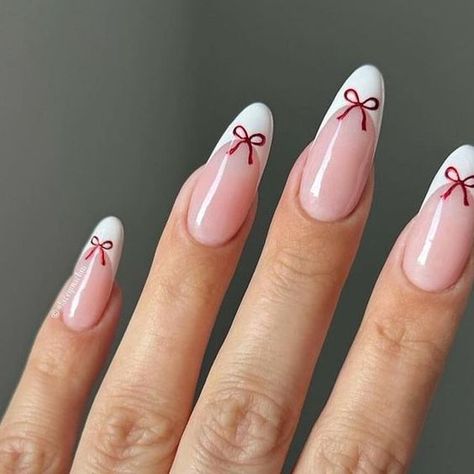 Nails Acrylic Designs Christmas, Cute Acrylic Christmas Nails, Cute Gel Christmas Nails, Christmas Nail Natural, Chrismath Nails, Cute Subtle Christmas Nails, Christmas Simple Nail Ideas, Bow Xmas Nails, Trendy Bow Nails