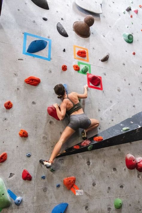 Climbing Competition, Rock Climbing Aesthetic, Indoor Bouldering, Rock Climbing Workout, Bouldering Gym, Rock Climbing Gym, Climbing Bouldering, Climbing Girl, Climbing Workout