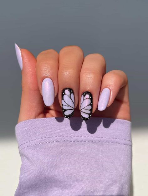 23+ Fresh Butterfly Nail Designs You'll Adore - classy & minimal Kue Macaroon, Butterfly Nail Designs, Unghie Nail Art, Lilac Nails, Purple Nail Designs, Butterfly Nail Art, Cute Gel Nails, Butterfly Nail, Beauty Nail