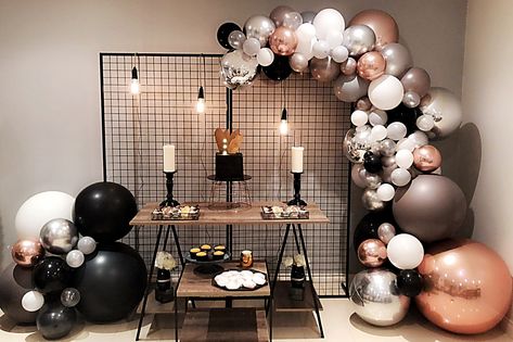 20th Birthday dessert table and balloon backdrop by Stylish Soirees Perth #balloongarland #partyideas #metallictheme #20thbirthdayparty #rosegoldparty #partystyling #metallicparty Balloons Backdrop, 21 Party, Dessert Table Birthday, 21st Party, Rose Gold Balloons, Diy Event, Rose Gold Party, Engagement Decorations, Birthday Table