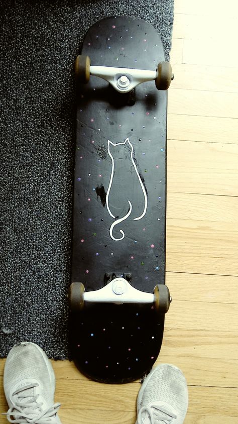 Skateboard Painting, Diy Skateboard, Painted Skateboard, Skateboard Designs, Long Boards, Skate Boards, Longboard Design, Skateboard Deck Art, Deck Art