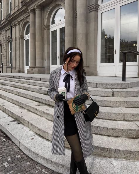 Helena Natalie on Instagram: “Blair Waldorf inspired outfit🤍 . . . Fashion inspo , old money style , preppy style , preppy outfit , outfit inspo , parisian style ,…” Blair Waldorf Inspired Outfits, Blair Waldorf Outfits, Preppy Girl, Estilo Preppy, Paris Outfits, Style Preppy, Old Money Style, Waldorf Inspired, Blair Waldorf