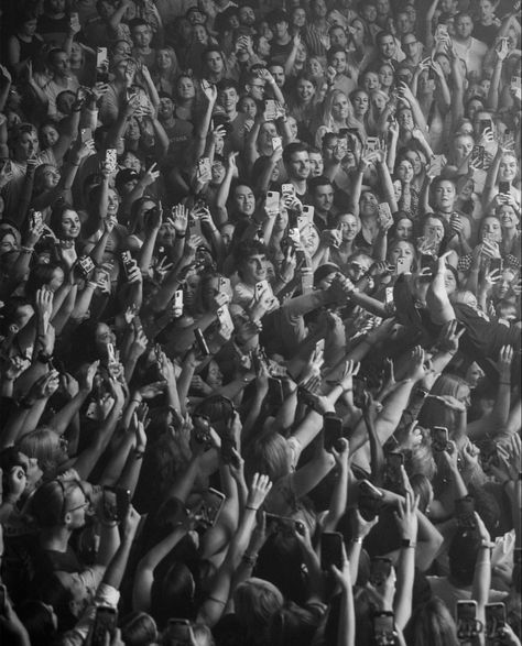 Crowd surf Music Concert Photography, Professional Concert Photography, Gig Photographer, Dj Crowd, Rock Concert Photography, Crowd Aesthetic, Lany Concert, Standing Out In A Crowd, Crowd Surfing