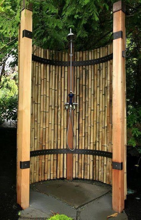 Outside Showers, Diy Bamboo, Bamboo Privacy, Outdoor Bathroom Design, Garden Shower, Outdoor Bath, Bamboo House, Bamboo Garden, Bamboo Fence