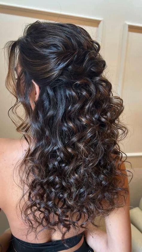 Fairytale Wedding Hair Veils, Scottish Curly Hair, Brown Curly Wedding Hair, Padme Curly Hair, Hair Styles For Curly Hair Wedding, Up Do Curly Hairstyles Wedding, Curly Hair Glam Hairstyles, Cute Prom Hairstyles For Curly Hair, Curly Haired Updos