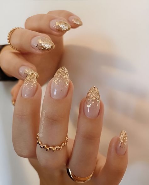 30 Elegant Nails Perfect For Any Occasion Gel Nail For Wedding, Bride Gold Nails, Gold Tip Manicure, Elegant Golden Nails, Winter Nails Gold And White, Gold Tip Nails Almond, Nail Art Design For Wedding, Gold And White Bridal Nails, Gold With Silver Nails