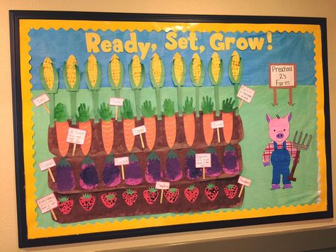 Growing Things Farm Bulletin Board (the little signs have fun facts about those vegetables/fruits) Farm Bulletin Board, Garden Bulletin Boards, Garden Theme Classroom, Farm Classroom Theme, Farm Theme Preschool, Preschool Garden, Fall Bulletin Boards, Farm Preschool, Preschool Bulletin