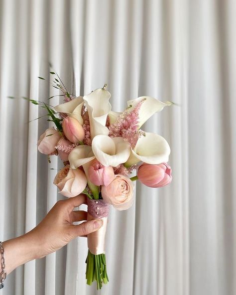 Wedding Bouquets Tulips Peonies, Korean Hand Bouquet, Lotus Wedding Bouquet, Pink And Green Wedding Florals, Pink And White Bridesmaid Bouquet, Bridesmaid Posies, Pink Bouquet Wedding, Peach Pink Wedding, Brides Flowers Bouquet