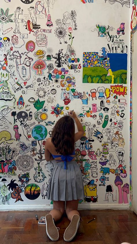 wallmural wallartdecor wall artist artwork wallartwork trippy trippyart psicodelic psicodelicart wallartist draws Wall Drawings Ideas Aesthetic, Things To Draw On Your Wall Trippy, Drawing Murals Wall Art, Drawing Collage Wall, Doodles To Put On Your Wall, Room With Drawings On The Wall, Cartoon Wall Art Drawings, Wall Painting Inspo Aesthetic, Wall Art Drawing Ideas Bedroom