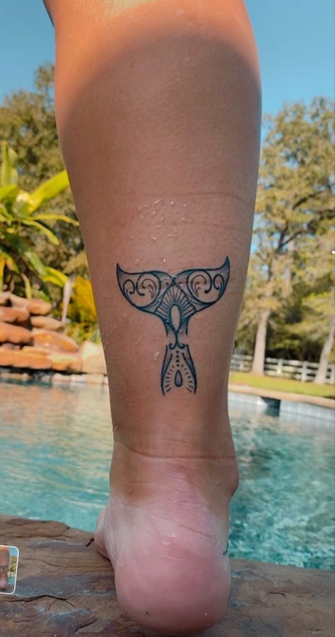 Hawaiian Hip Tattoos Women, Tattoos That Mean Healing, Balinese Tattoo Women, Small Ocean Tattoos For Women, Ocean Themed Tattoos For Women Small, Honolulu Tattoo, Samoan Tattoo Women, Hawaii Tattoo Ideas, Beachy Tattoos For Women