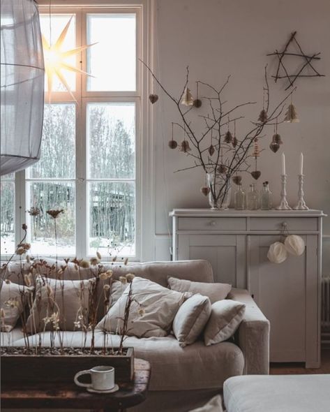 Wednesday Christmas, Christmas Scandinavian Style, Scandinavian Holiday Decor, Winter Interior Design, Scandi Christmas Decorations, My Scandinavian Home, Winter Living Room, My Birthday Is, Scandi Decor