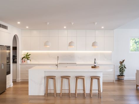 STEP INSIDE THE BELL’S BEAUTIFUL NEW BUILD — THREE BIRDS RENOVATIONS Timber And White Kitchen, Modern Neutral Kitchen, Modern Coastal Kitchen, Three Birds Renovations, Three Birds, House Design Kitchen, Kitchen Room Design, Kitchen Inspiration Design, New Build