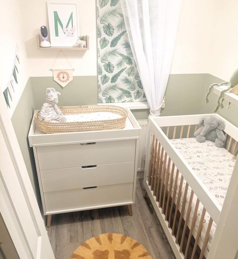 15+ Creative Gender Neutral Nursery Ideas For Small Room (Tips & Inspirations) Small Baby Nursery Ideas, Nursery Ideas For Small Rooms, Small Baby Nursery, Small Room Girl, Baby Nook, Small Room Nursery, Closet Nursery, Wallpaper Kids Room, Baby Nursery Ideas