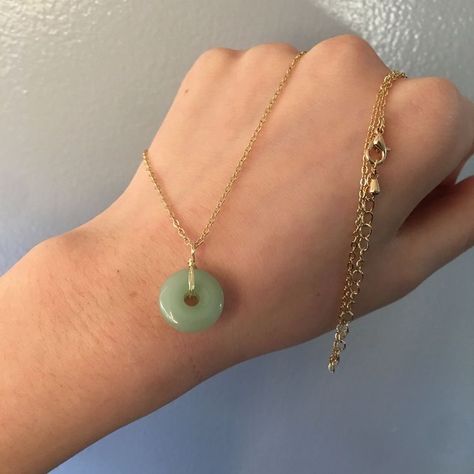 Jade Circle Necklace, Jade Necklace Layering, Gold Jade Jewelry, Simple Jade Necklace, Jade Gold Jewelry, Jade Ring Necklace, Jade Donut Bracelet, Jade Stone Necklace, Gold Jade Necklace