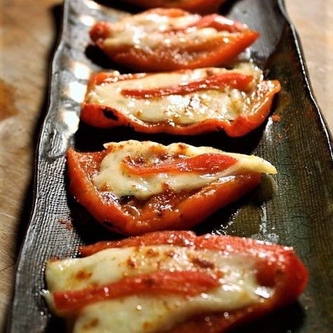 Recipes Stuffed Peppers, Fire Roasted Peppers, Pepper Ideas, Chayote Recipes, Tapas Dinner, Spanish Tapas Recipes, Tapas Party, Tapas Dishes, Manchego Cheese