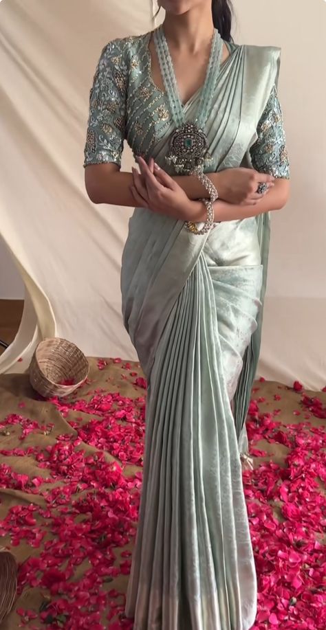 Engagement Traditional Look, Latest Traditional Sarees, Latest Saree Models, Saree For Sagai Function, Bride Parents Outfits Indian, Churidhar Models Latest Party Wear, Wedding Sarees For Bride Sister, Tamil Saree Style, Silk Saree Look Modern