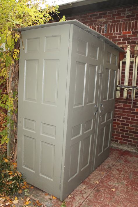 I made this shed out of 6 old doors found on the curb. Door Sheds, Recycled Door, Salvaged Doors, Interior Minimalista, Have Inspiration, Old Door, Side Yard, Old Doors, Shed Plans