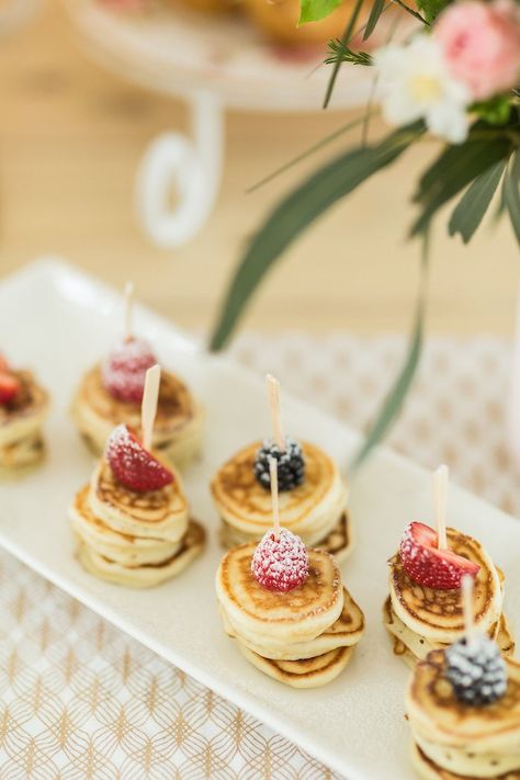 Pancake Skewers, Bridal Party Foods, Engagement Brunch, Wedding Shower Brunch, Bachelorette Brunch, Idee Babyshower, Champagne Brunch, Baby Shower Brunch, Bridal Shower Food