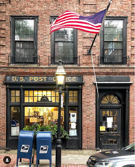 Bloxburg Town Post Office Ideas, Post Office Bloxburg Ideas, Bloxburg Postoffice, Post Office Interior Bloxburg, Miniature Post Office, Post Office Bloxburg, Office Building Ideas, Post Office Exterior, Post Office Architecture