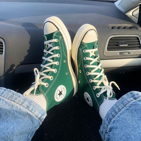 Converse Haute, Aesthetic Converse, Converse Aesthetic, Dr Shoes, Trendy Shoes Sneakers, Green Converse, Outfits With Converse, Hype Shoes, Shoe Inspo