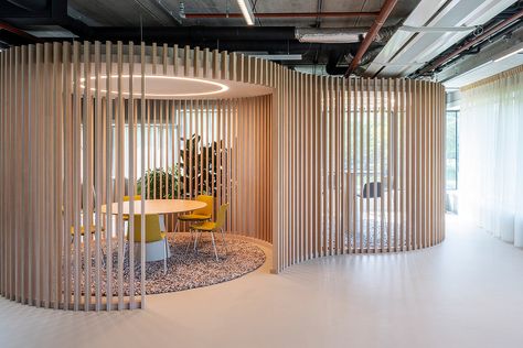 IG&H Utrecht: Transforming the Workplace with Biophilic Design Japandi Office, Corporate Interior Design, Midcentury House, Coworking Office, Traditional Office, Office Photo, Biophilic Design, Traditional Houses, Office Snapshots