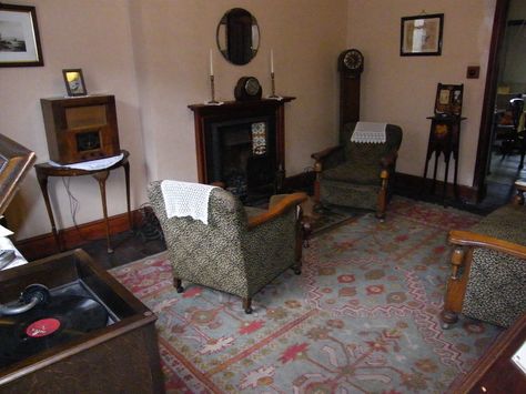 Grandparents Living Room, 40s Living Room, 40s Interior Design, 1940s Decor Interior Design, Slavic House, 1940s Interior Design, 1940s Living Room, 1940s Home Decor, 1940s Interior