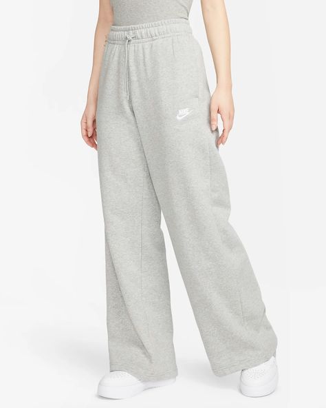 Nike Grey Sweatpants, Sweatpants Nike, Nike Sportswear Club Fleece, Sweatpants Outfit, Nike Sweats, Nike Fleece, Wide Leg Sweatpants, Nike Sweatpants, Grey Sweatpants