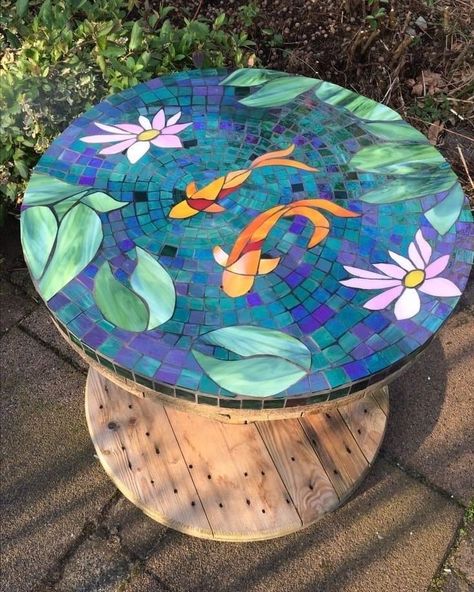 Mosaic Birdbath, Mosaic Art Diy, Mosaic Garden Art, Mosaic Tile Art, Mosaic Art Projects, Glass Mosaic Art, Mosaic Artwork, Mosaic Table, Design Outdoor