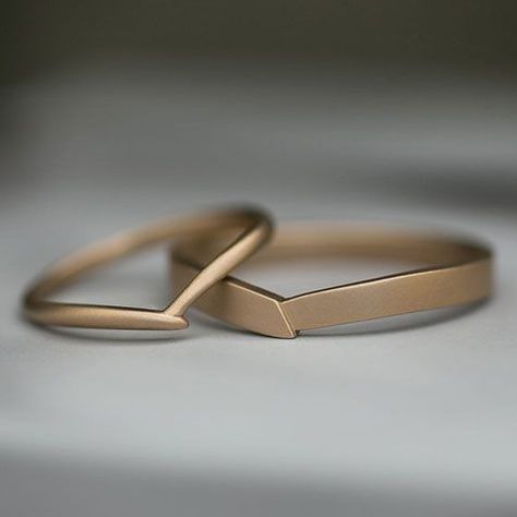 Couple Ring Designs Unique Simple, Different Wedding Rings Unique, Wedding Rings Engagement Couple, Simple Couple Rings, Ring Designs Unique, Ušný Piercing, Wedding Rings For Her, Simple Wedding Rings, Wedding Rings Couple