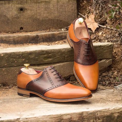 What are saddle shoes? Which ones should you buy? This guide will answer your questions! 1950 Mens Fashion, Mens Saddle Shoes, Saddle Shoe, Brown Leather Dress Shoes, Saddle Oxfords, Brown Leather Dress, Custom Design Shoes, Custom Made Shoes, Saddle Shoes