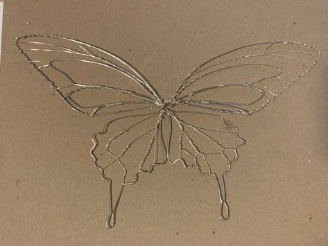 Copper Wire Butterfly, Butterfly Art Sculpture, Wire Butterfly Sculpture, How To Make Wire Butterfly, Butterfly Made Of Wire, Butterfly Wire Art, Wire Butterfly Diy, Wire Sculpture Ideas, 3d Wire Sculpture